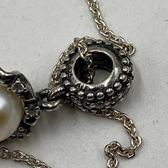 Pandora 925 Chain Everlasting Grace Freshwater Pearl Charm Winter Kiss Snowflake - Picture 8 of 11